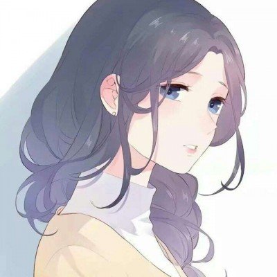 新娘轻拍沙发示意狗狗一起拍全家福
